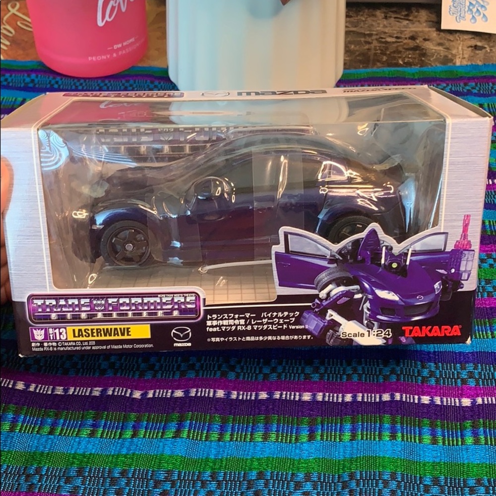 Collectible fully functional transformer